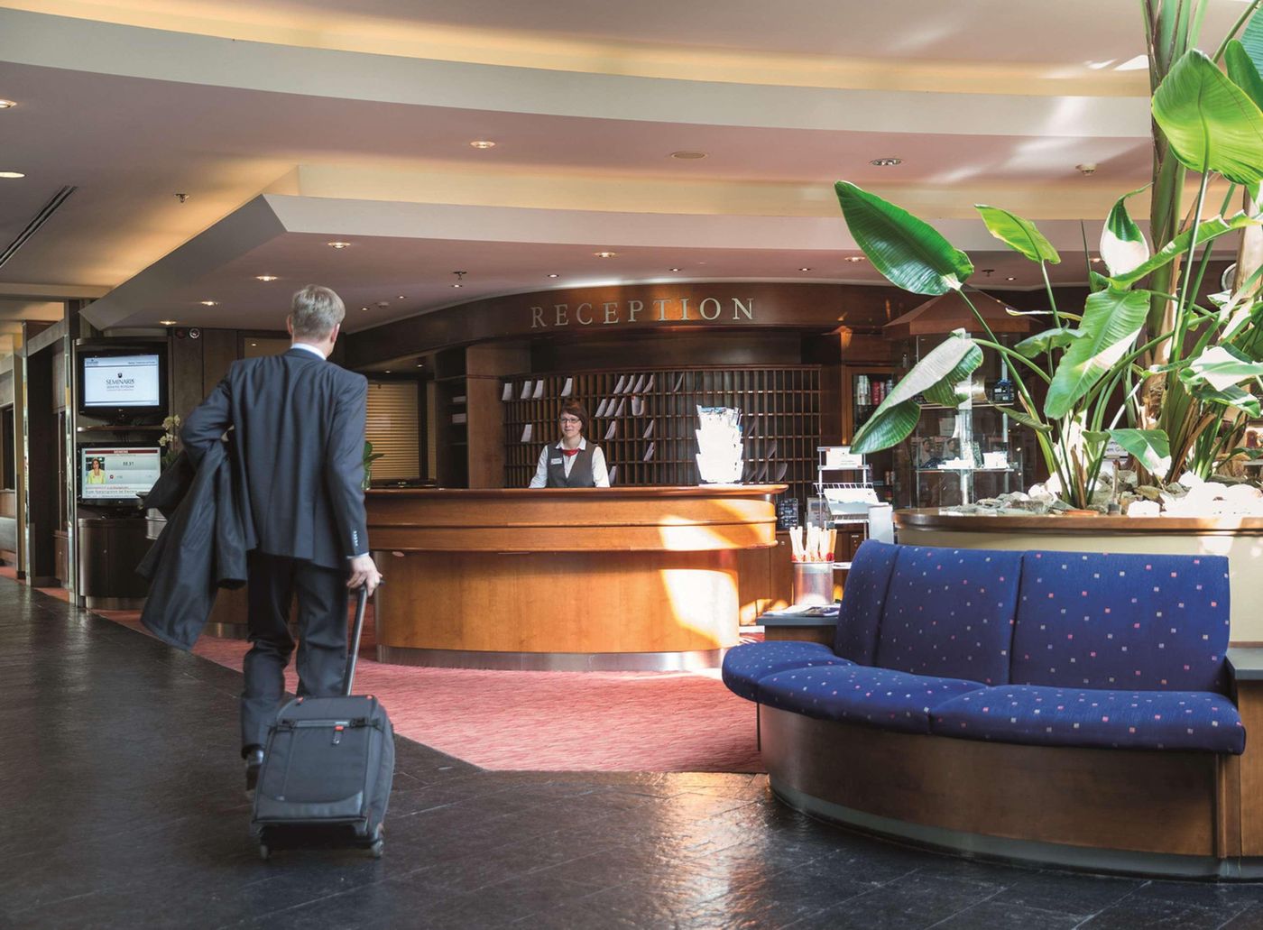 Seminaris-Seehotel-Potsdam-Lobby-16