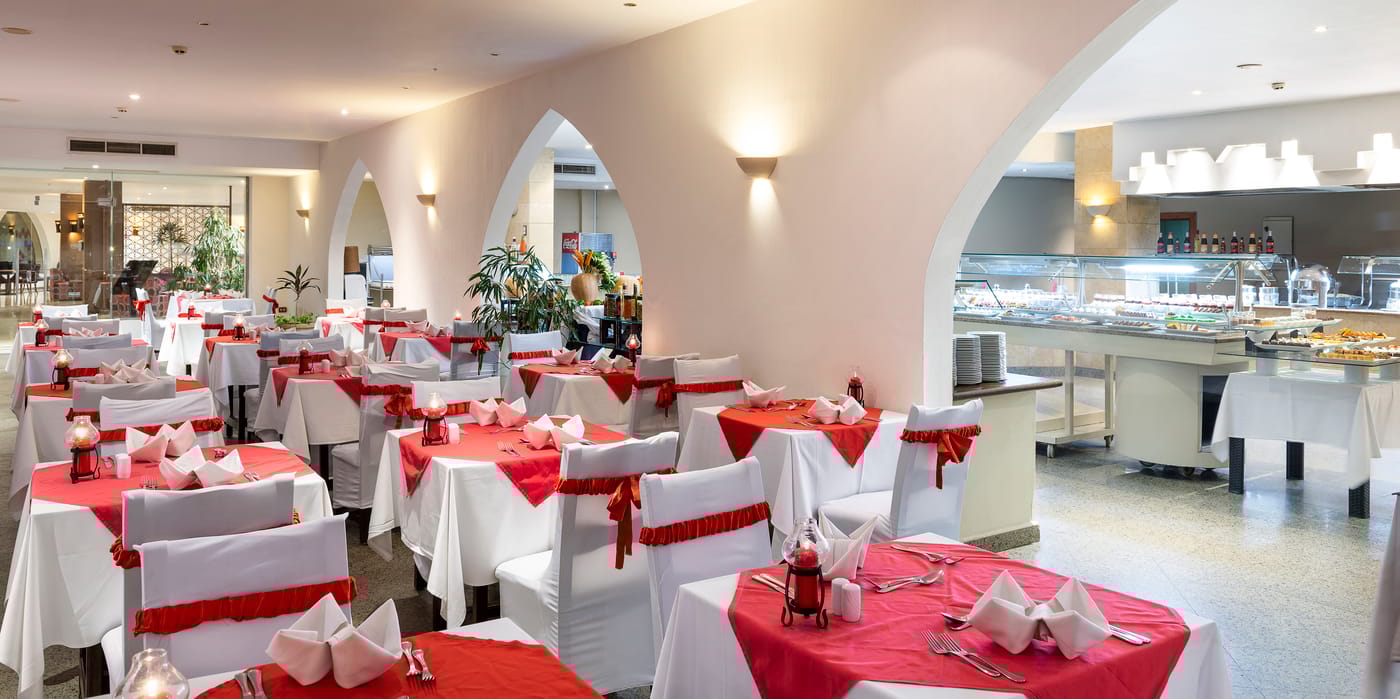 The-Three-Corners-Equinox-Beach-Resort-Restaurant-43