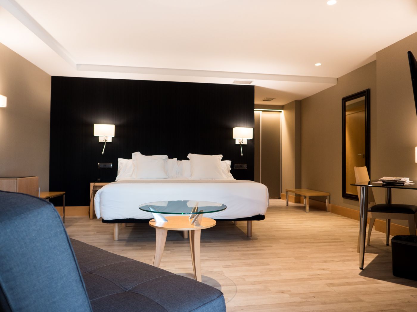 Plaza-Spain-A CORUÑA-Room-2