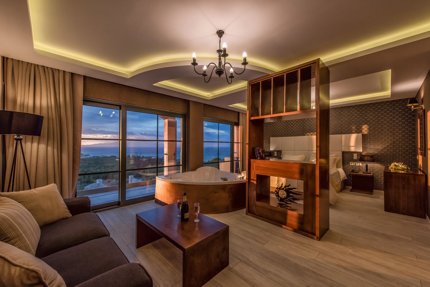 Elegance Luxury Executive Suites – Adults Only