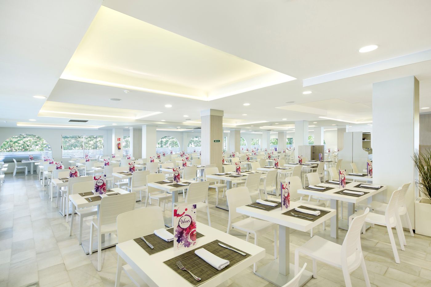 Club-Bahamas-Ibiza-Restaurant-32