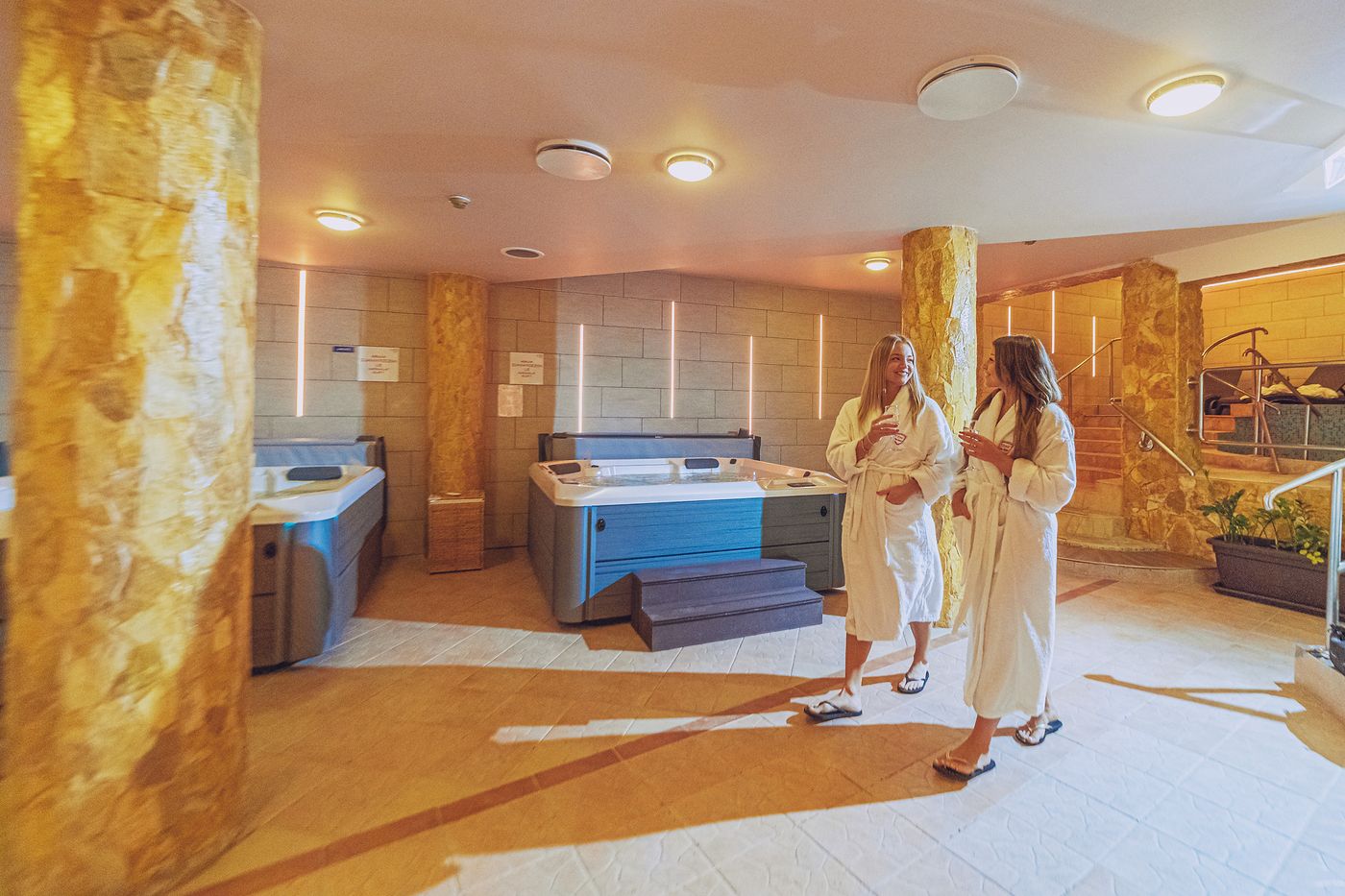 Martoni-Resort-Pool-36