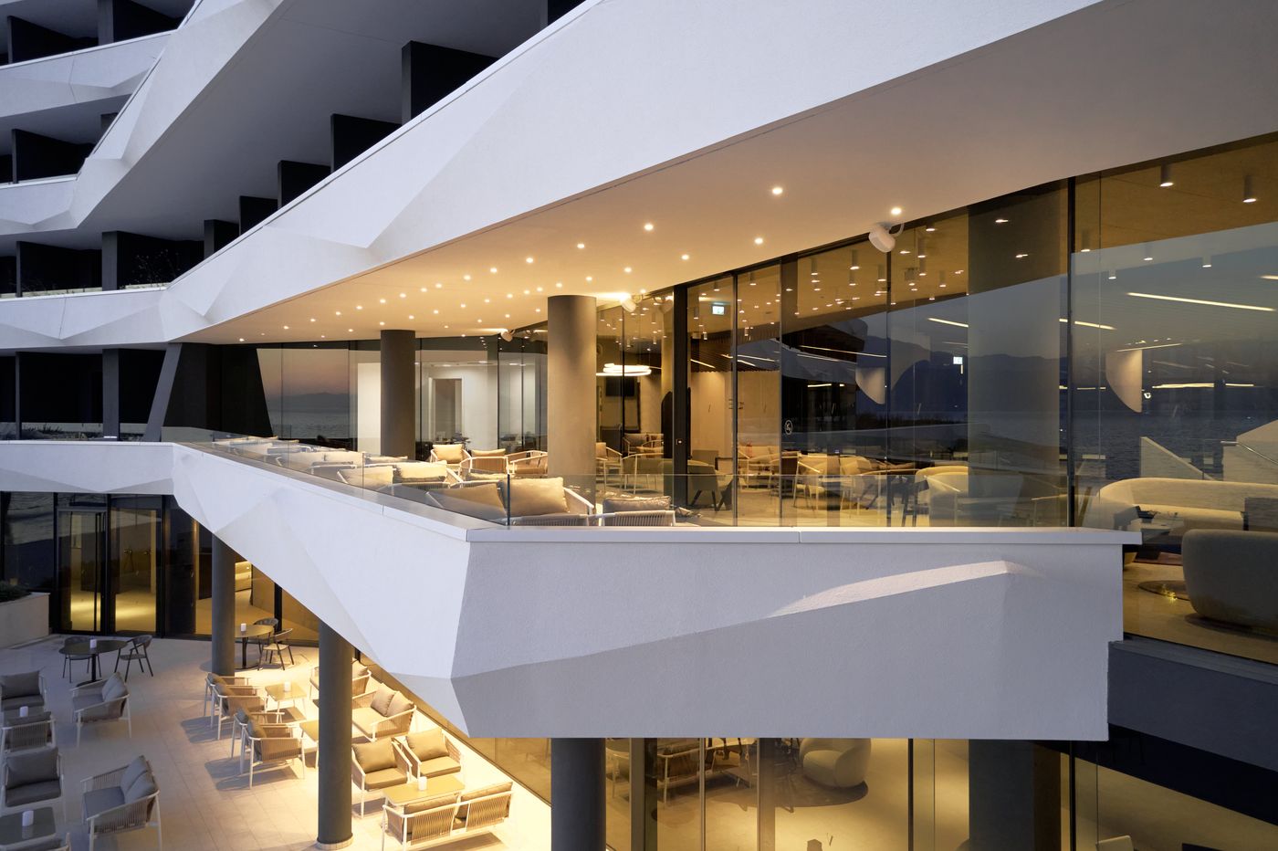 Grand-Hotel-View-Lobby-39