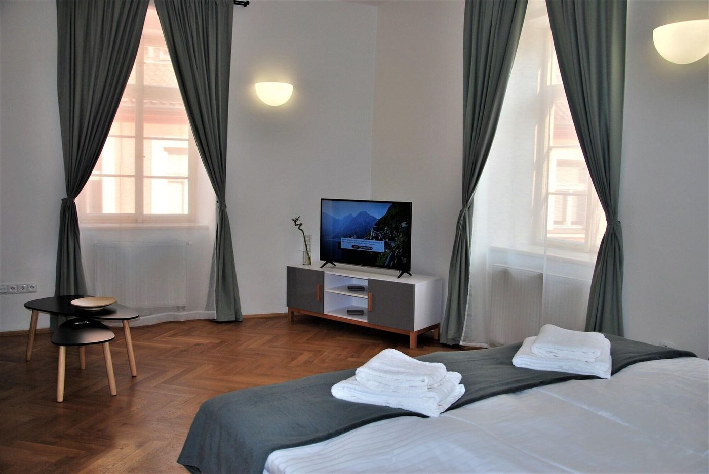 Boutique-Apartments-White-Swan-Room-54