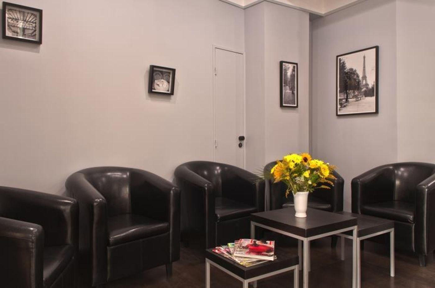 Hotel-Du-Chemin-Vert-Lobby-12