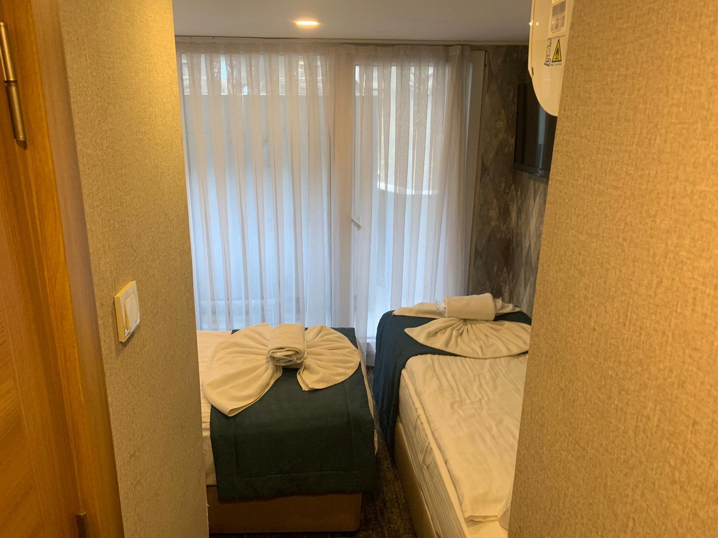 Weingart-Port-Seaside-Hotel-Room-21