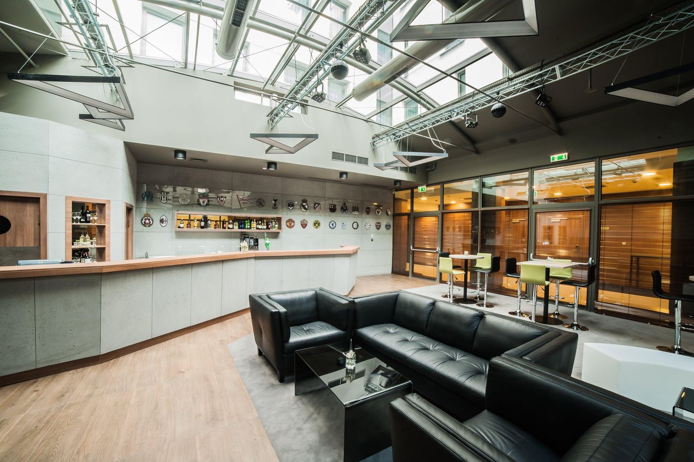 Holiday-Inn-Krakow-City-Centre-Bar-7