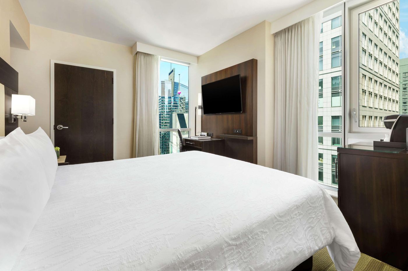 Hilton-Garden-Inn-New-York-Times-Square-Central-Room-6