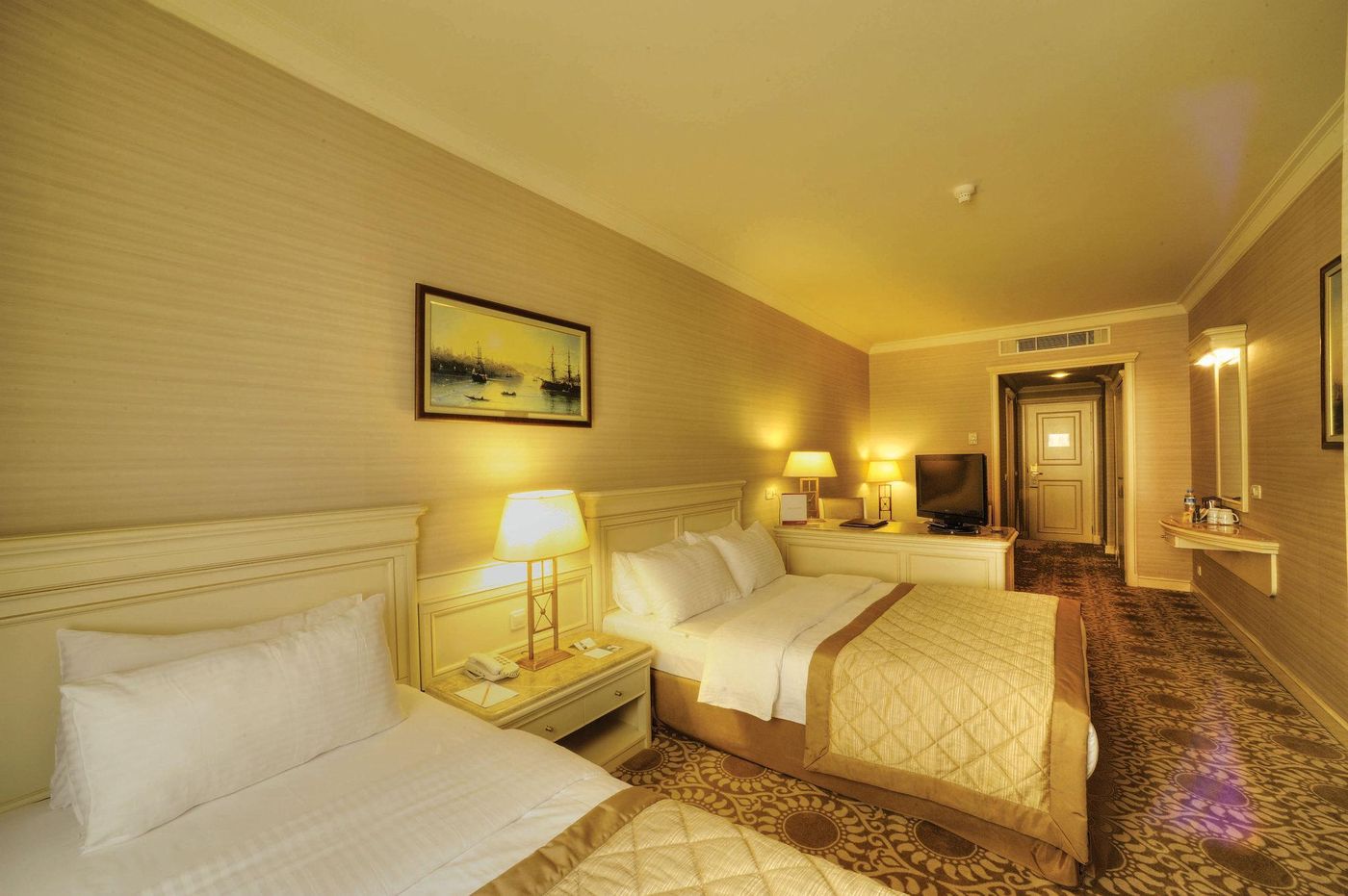 Elite-World-Comfy-Istanbul-Taksim-Hotel-Room-24