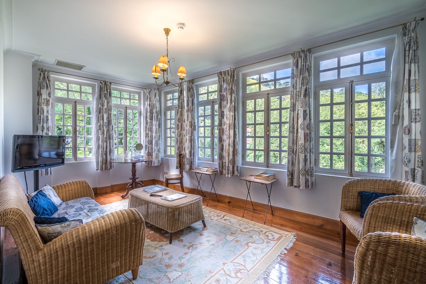 Lawrence-s-Hotel-Room-15