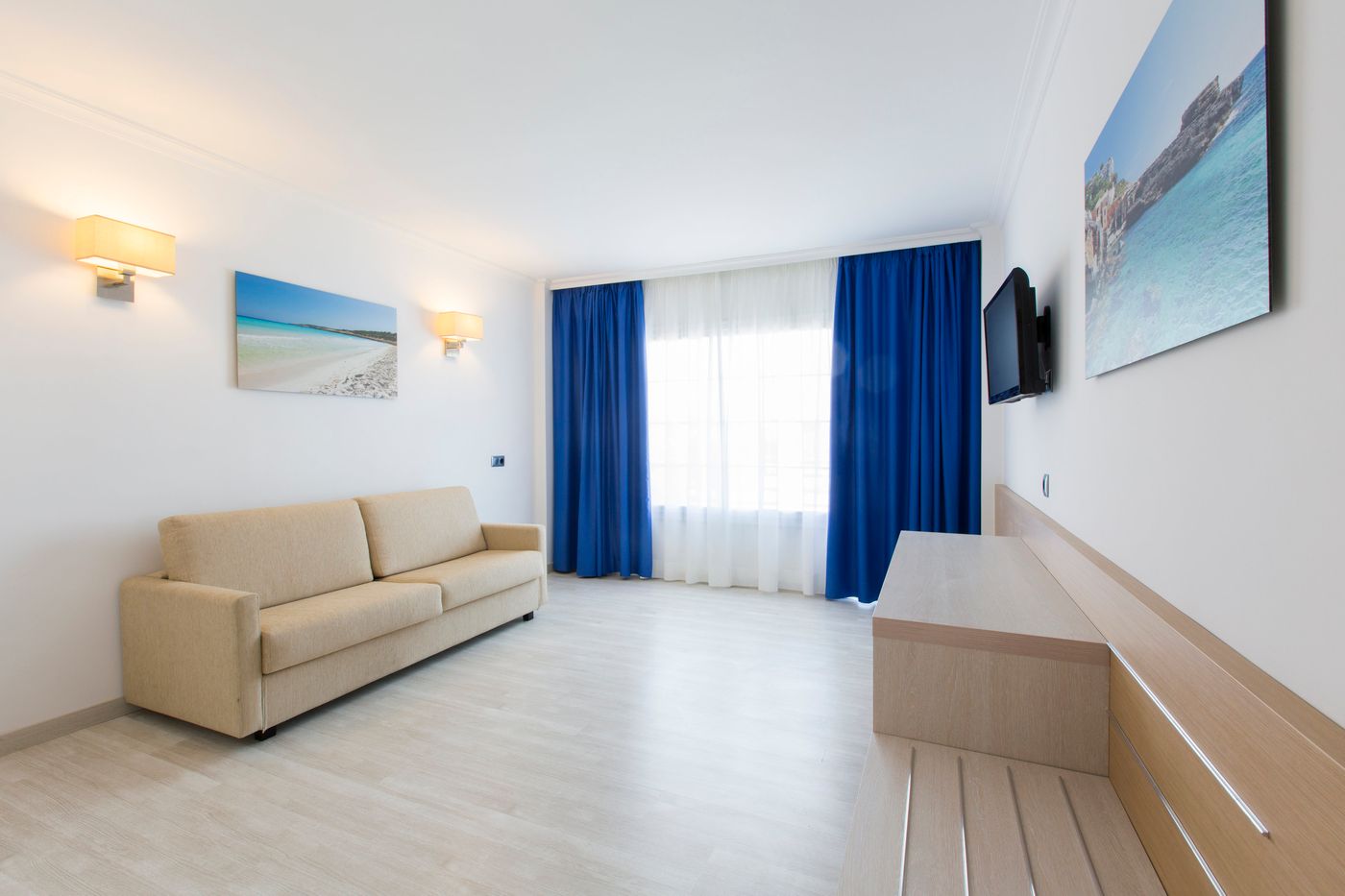 Aguabeach - Adults Only