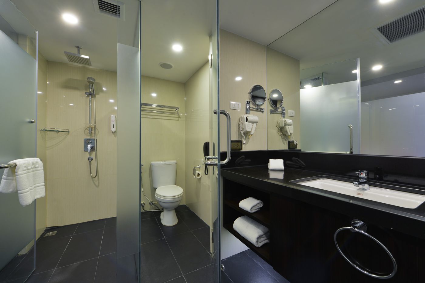 Hotel-Royal-Bangkok---Chinatown-Room-40