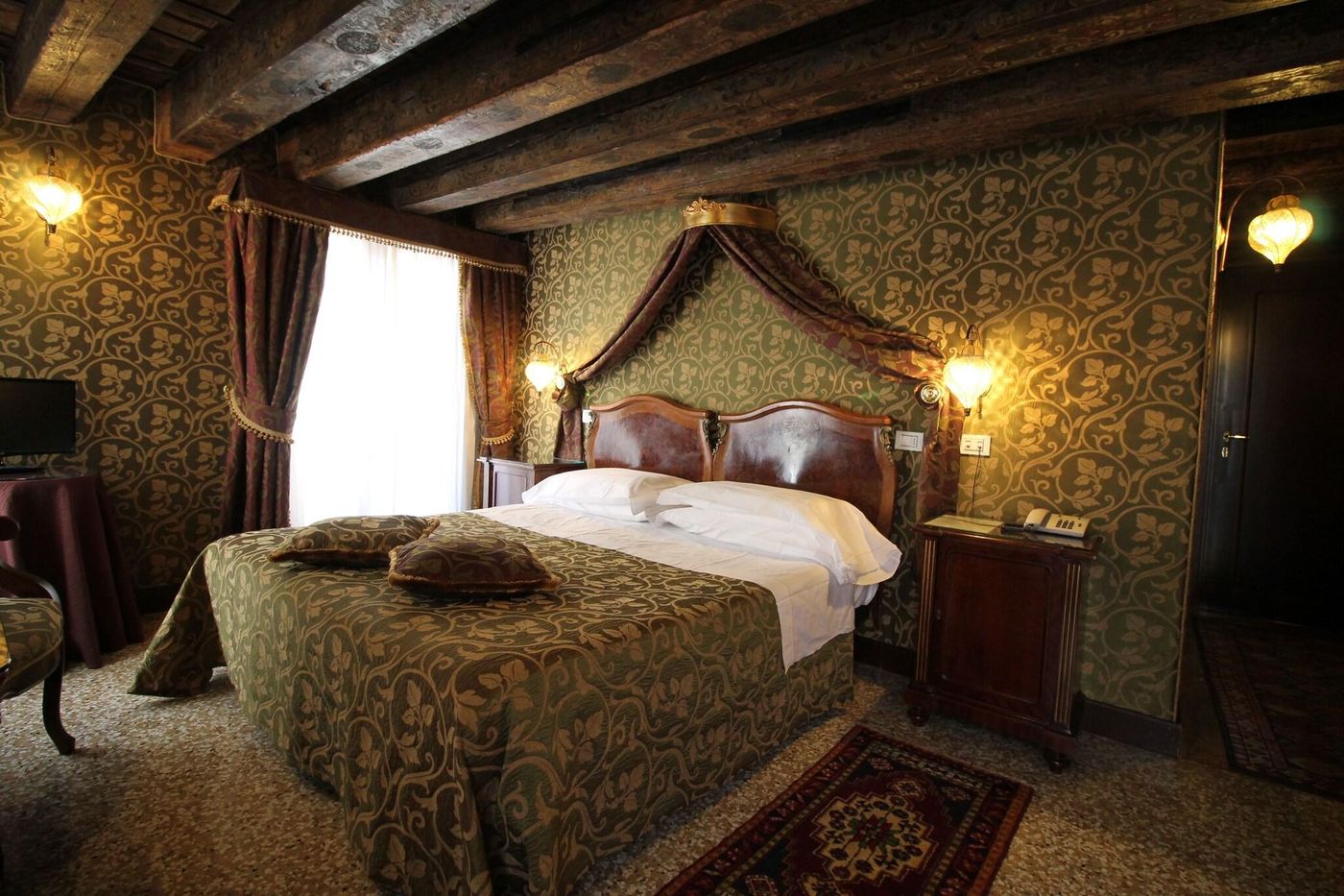 Palazzo-Abadessa-Room-22