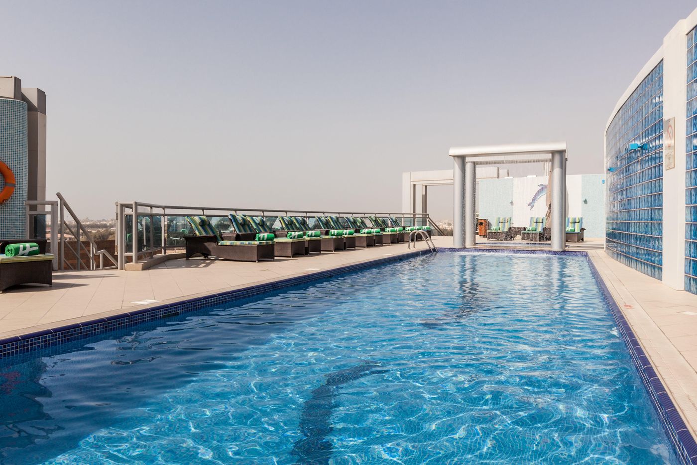 Holiday-Inn-Dubai-Al-Barsha-Pool-3
