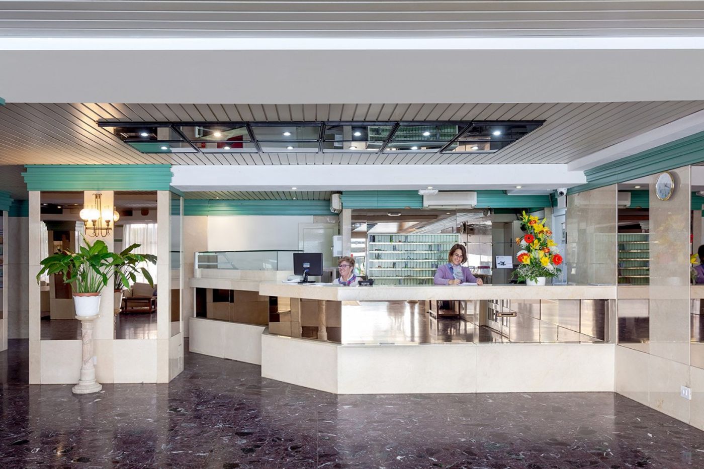 HC-Hotel-Magec-Lobby-38