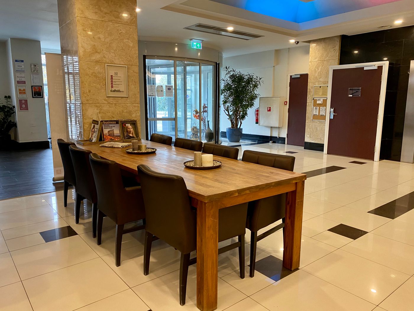 Xo-Hotels-Blue-Tower-Lobby-3