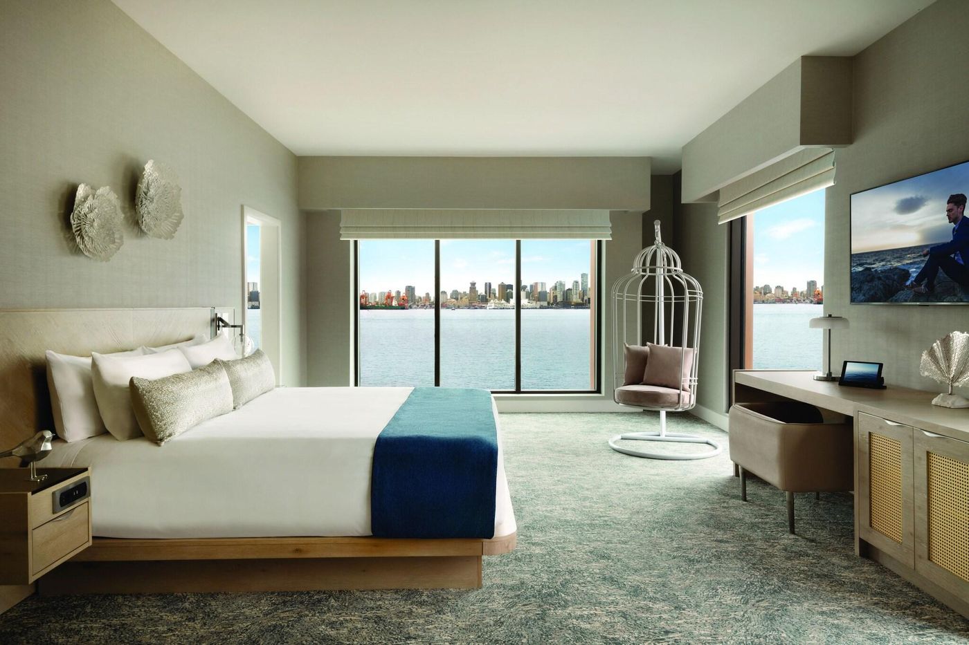 Seaside-Hotel-North-Vancouver-Room-13