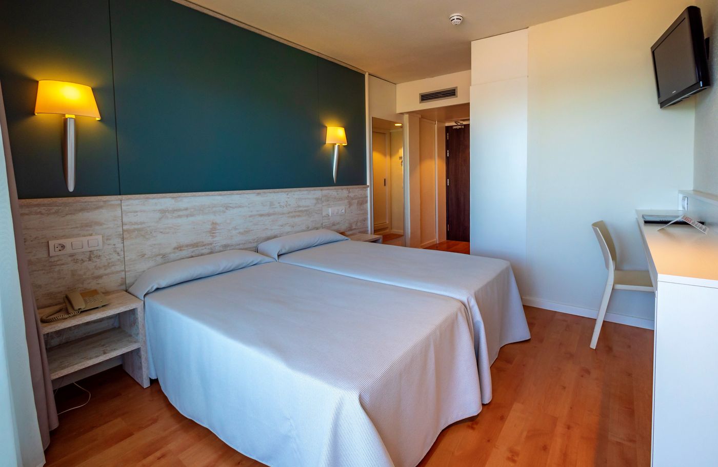 Golden-Donaire-Beach-Room-20