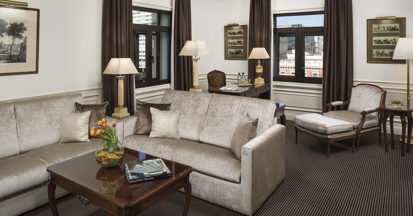 F-nix-Gran-Melia-Room-12