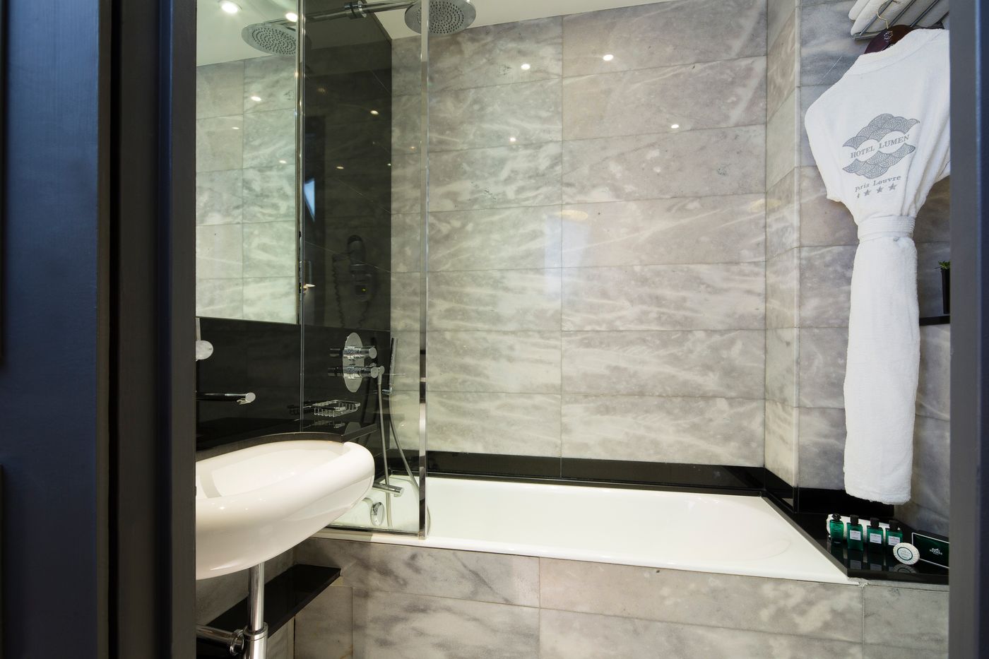 Hotel-Lumen-Paris-Louvre-Room-32