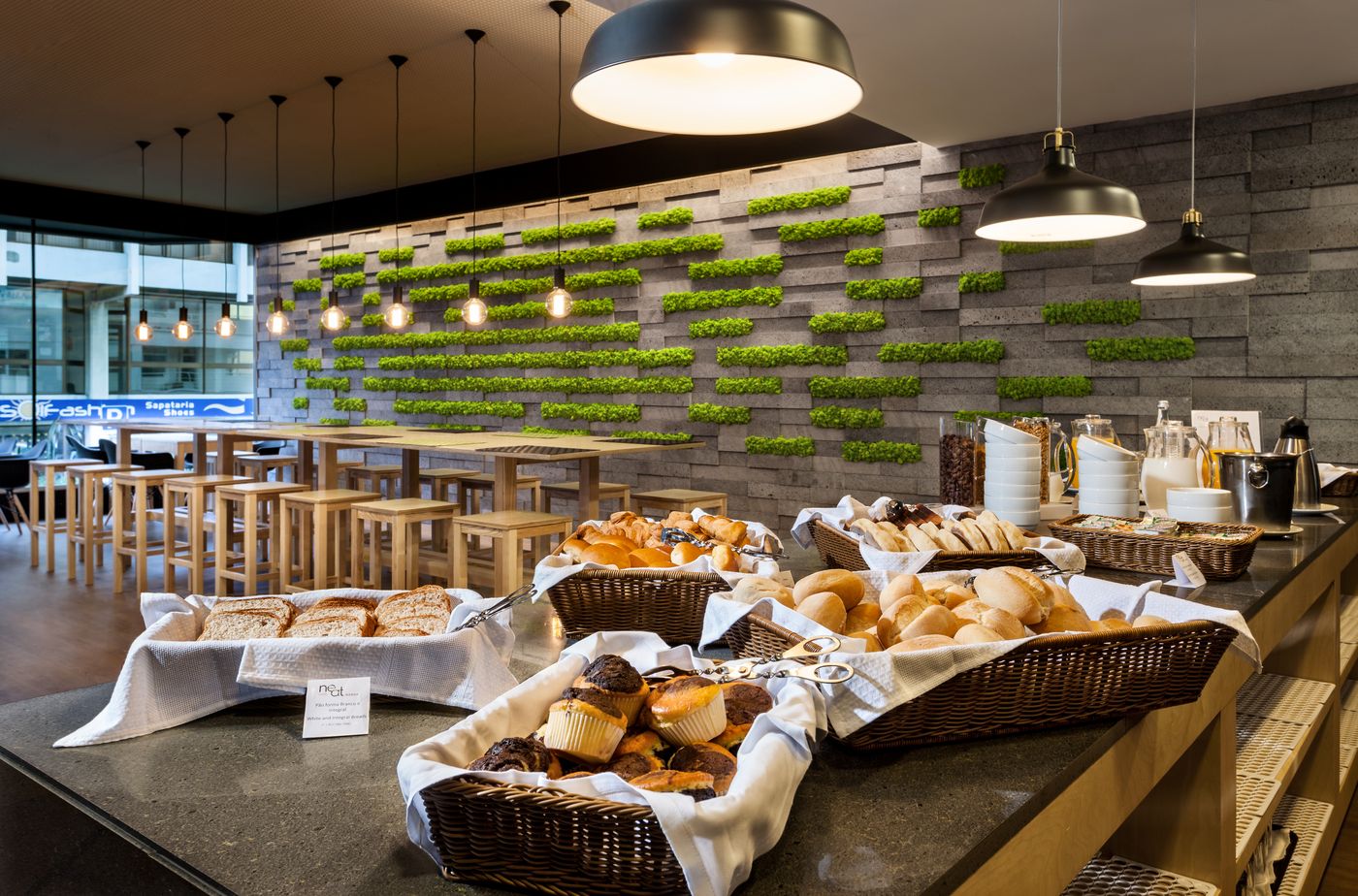 Neat-Hotel-Avenida-Bar-17