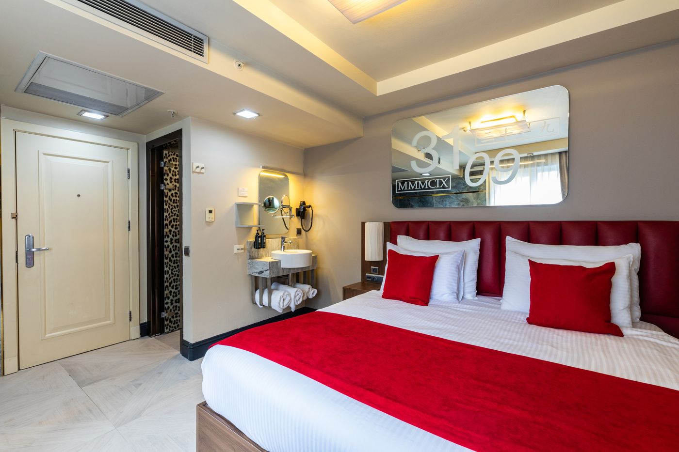 The-Peak-Hotel-Room-15