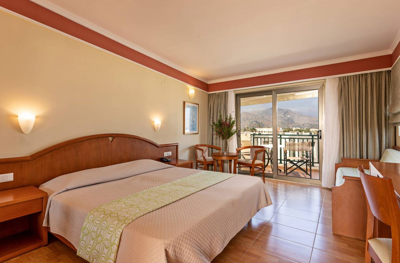 Hydramis-Palace-Beach-Resort-Room-50