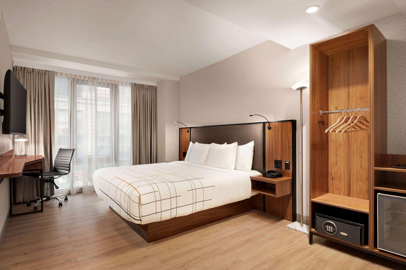 La-Quinta-Inn-and-Suites-Times-Square-South-Room-18