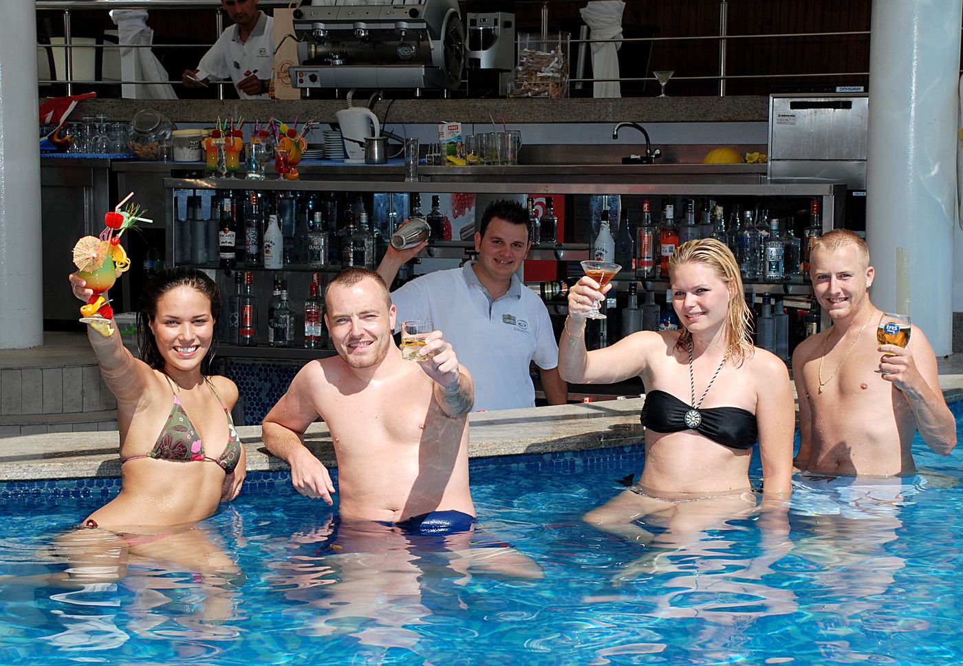 Grand-Okan-Hotel-Pool-44