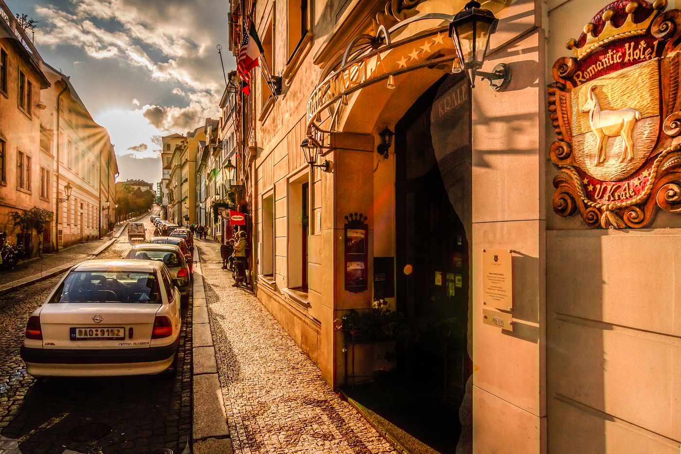 The-King-Charles-General-view-10