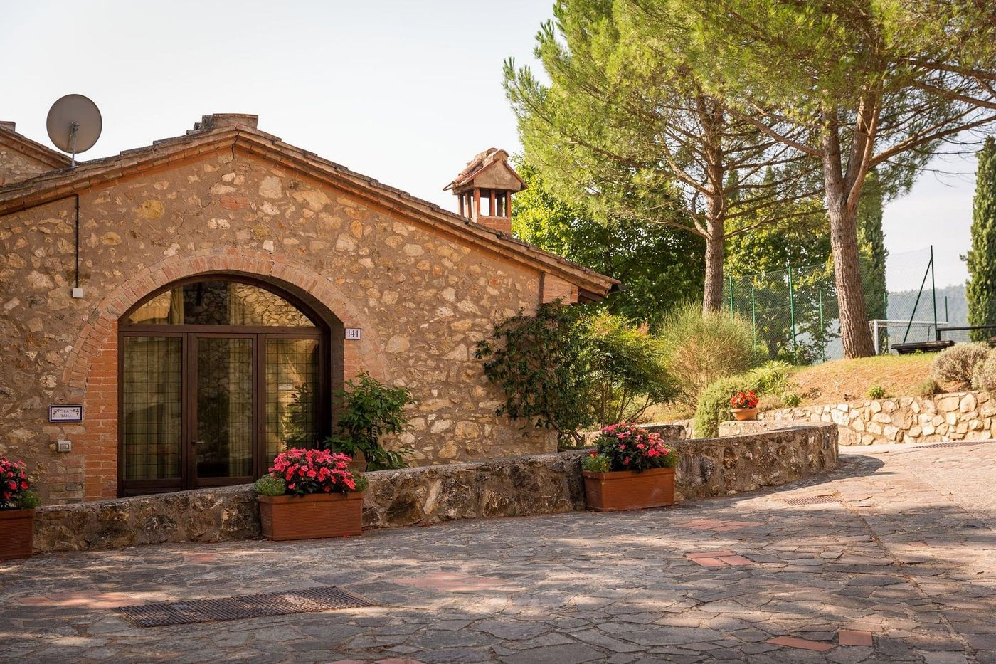 Borgo-Il-Poggiaccio-Terrace-3