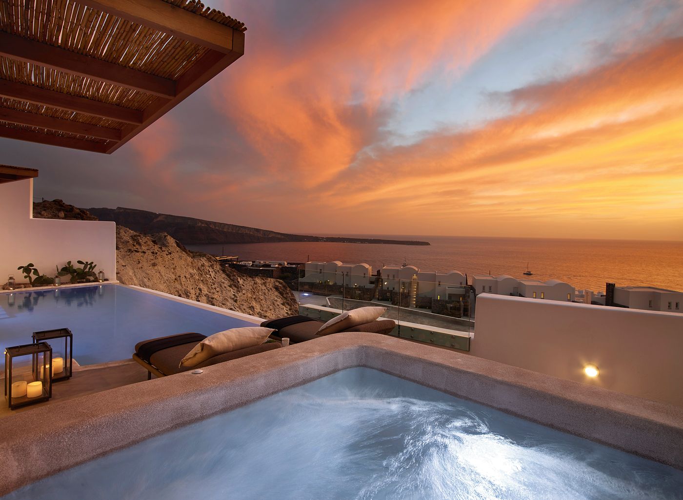 Santo-Maris-Oia--Luxury-Suites---Spa-Room-91