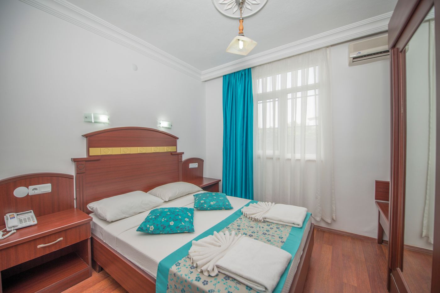 Side-Sunberk-Room-22