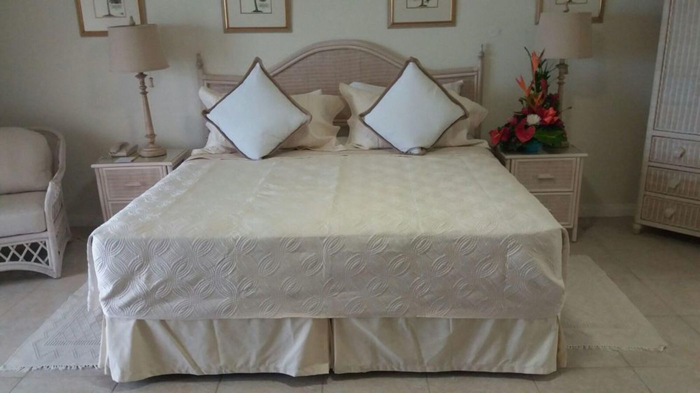 Coral-Sands-Beach-Resort-Room-9