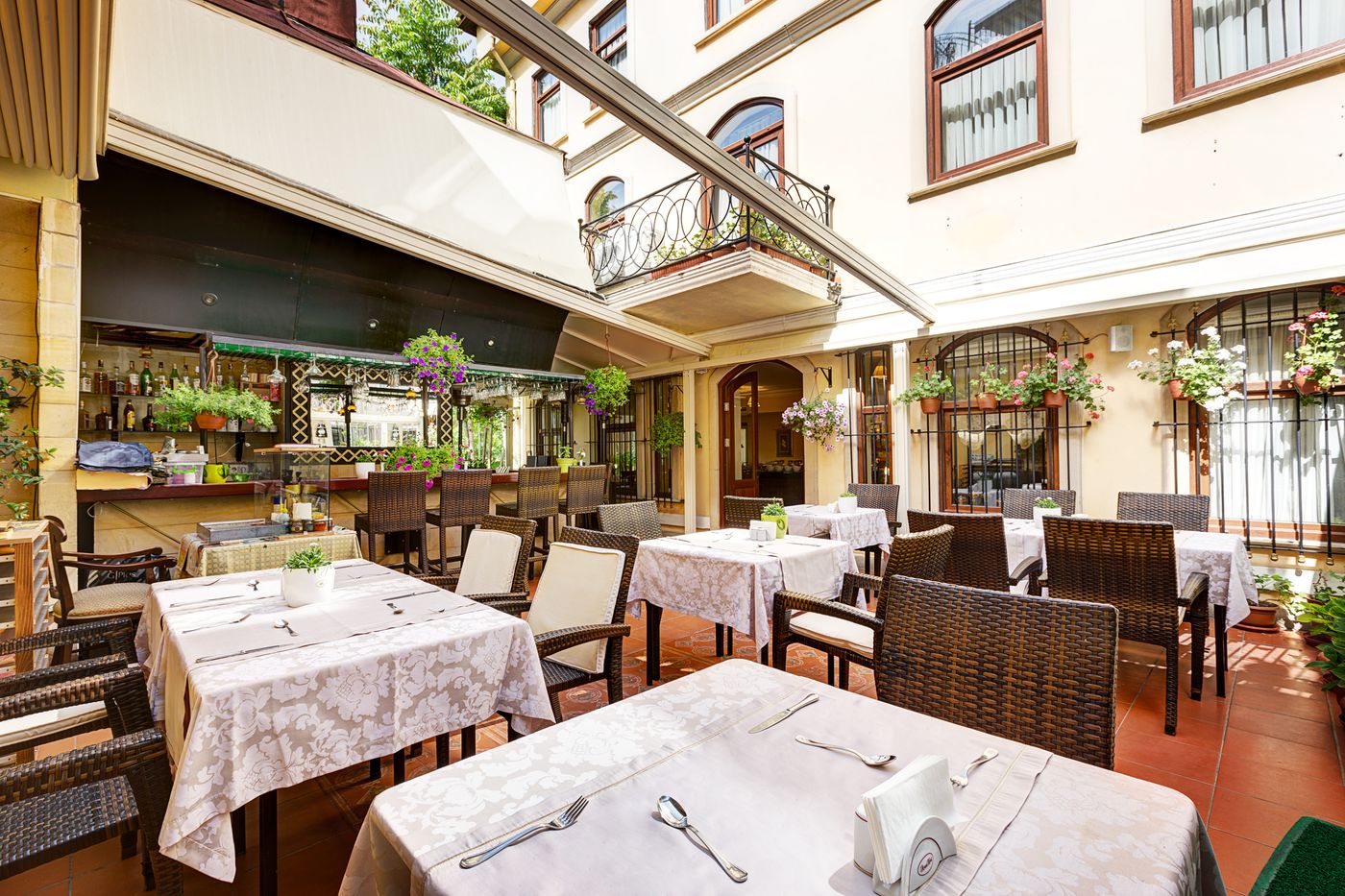 Arena-Hotel-Restaurant-11