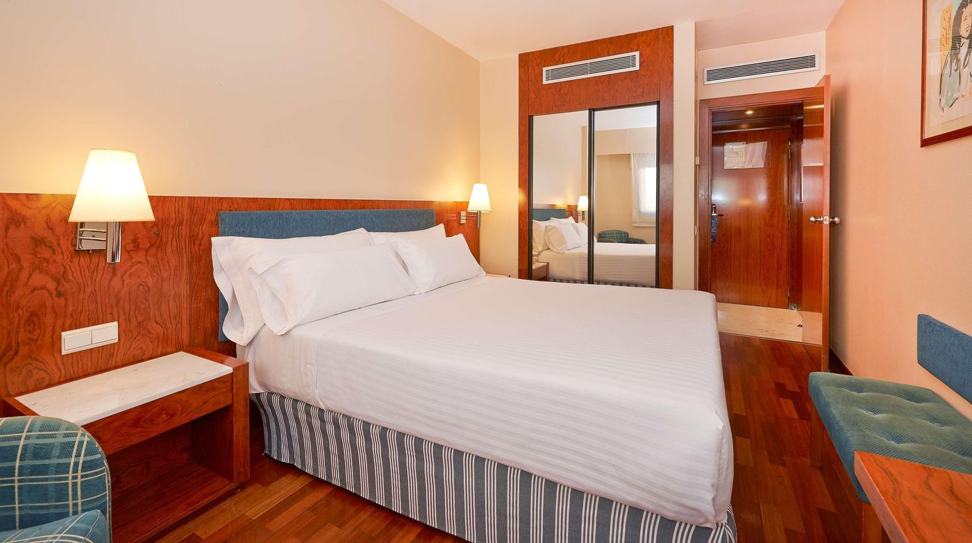 NH Barcelona Entenza-Spain-BARCELONA-Room-5