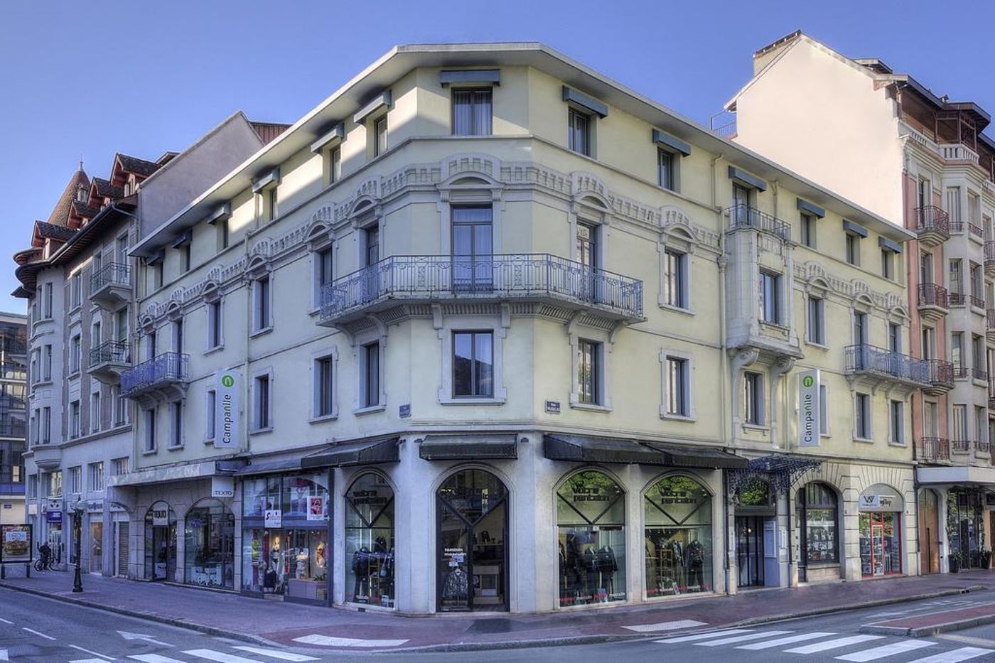 Campanile Annecy Centre Gare-France-Annecy-General view-4