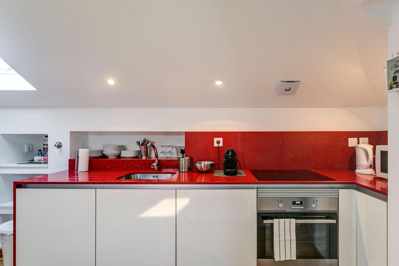 Home-Out-Rooms---Apartments-Room-26