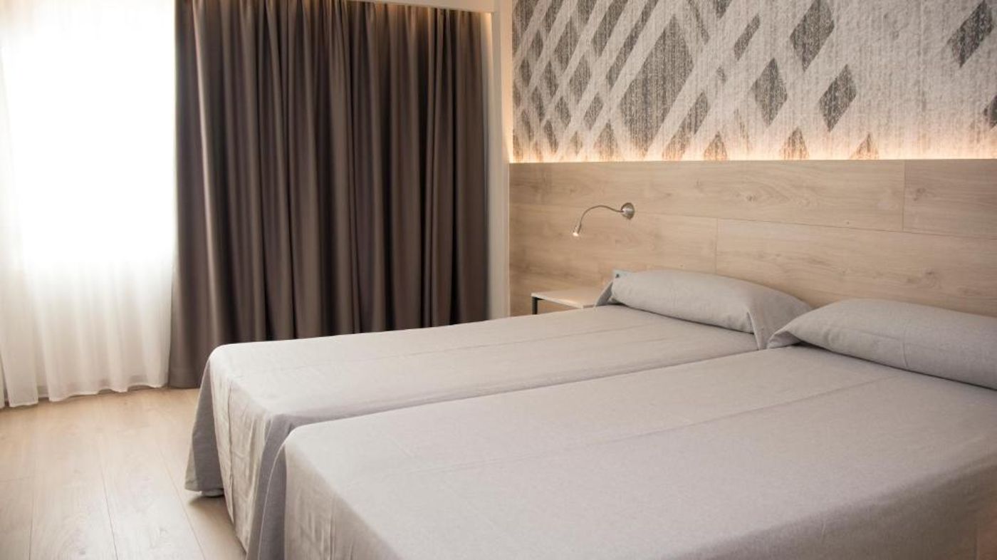 Port-Alicante--Playa-de-San-Juan-Room-32