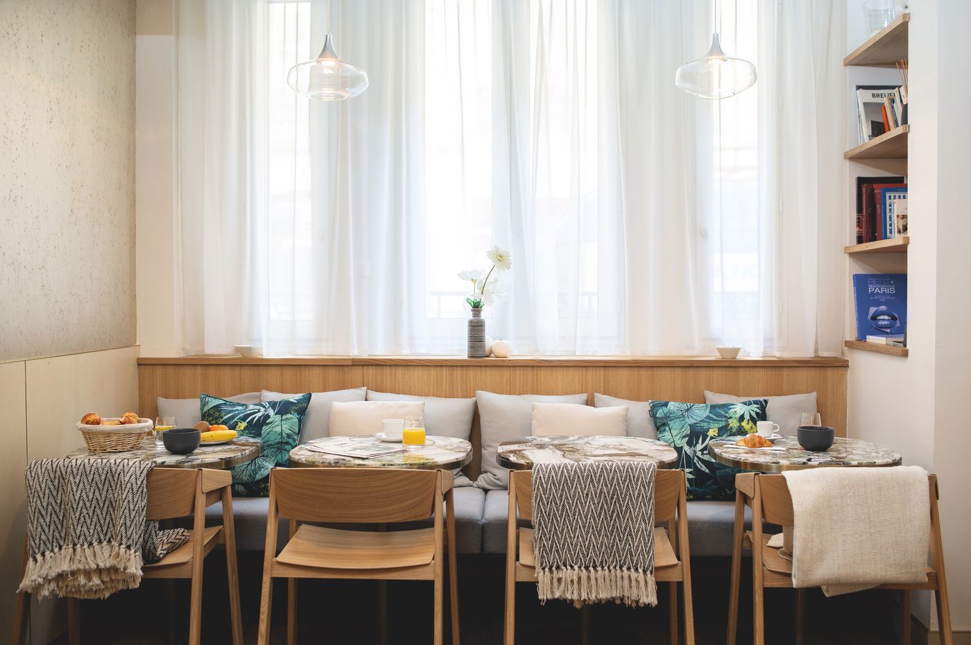 Hotel-Opera-Marigny-Lobby-5