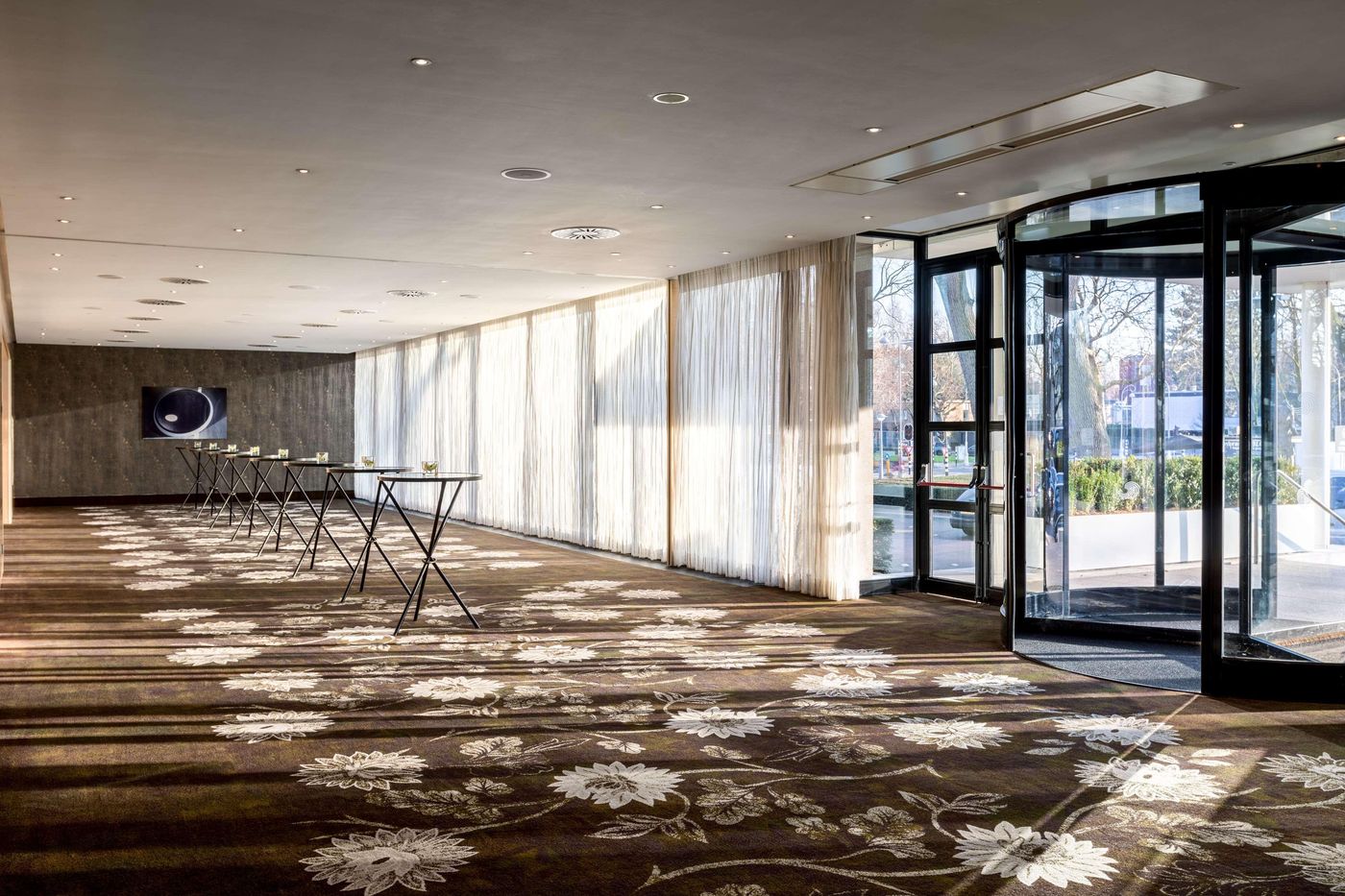 Hilton-Amsterdam-Lobby-16