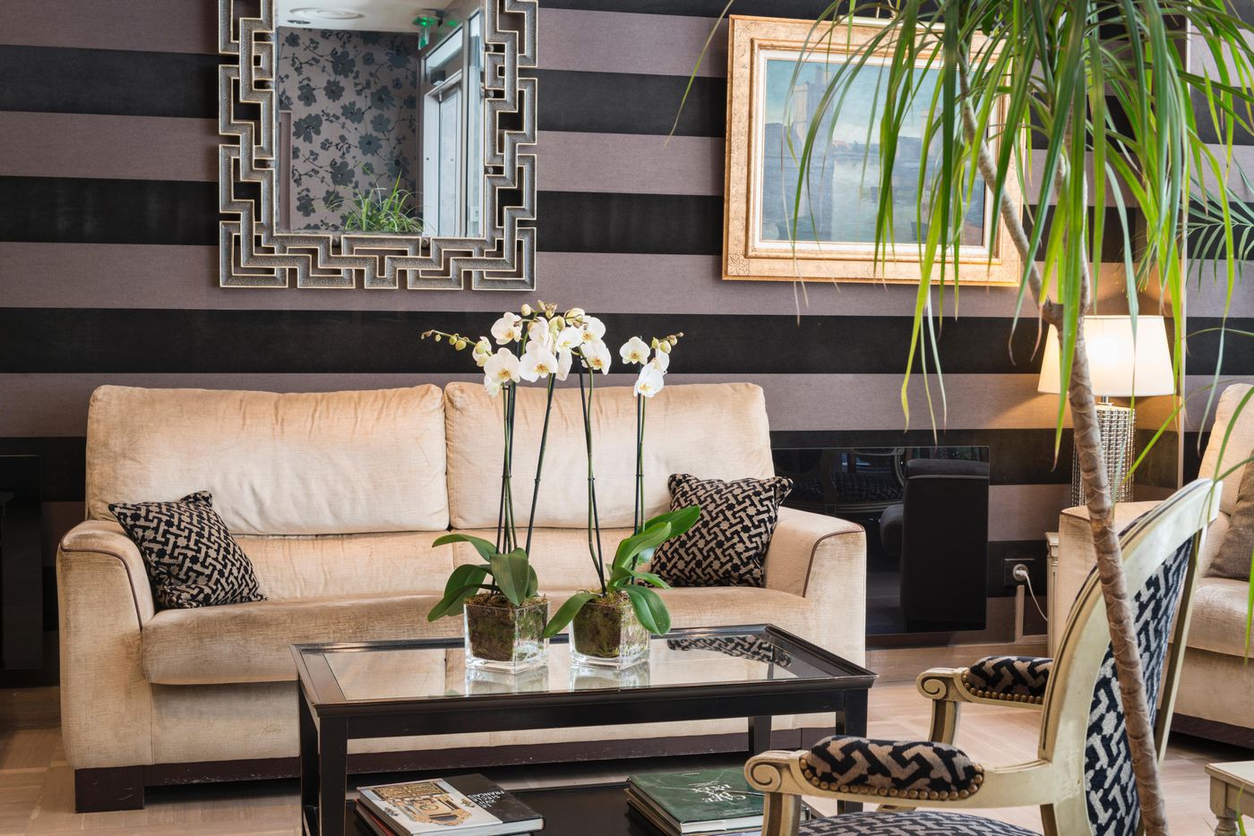 Volney-Opera-Lobby-2