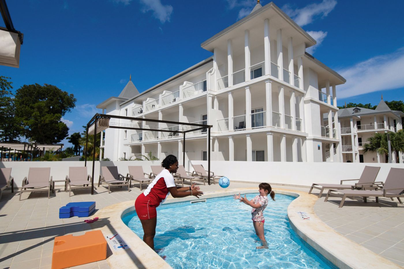 Riu-Palace-Tropical-Bay-All-Inclusive-Pool-11