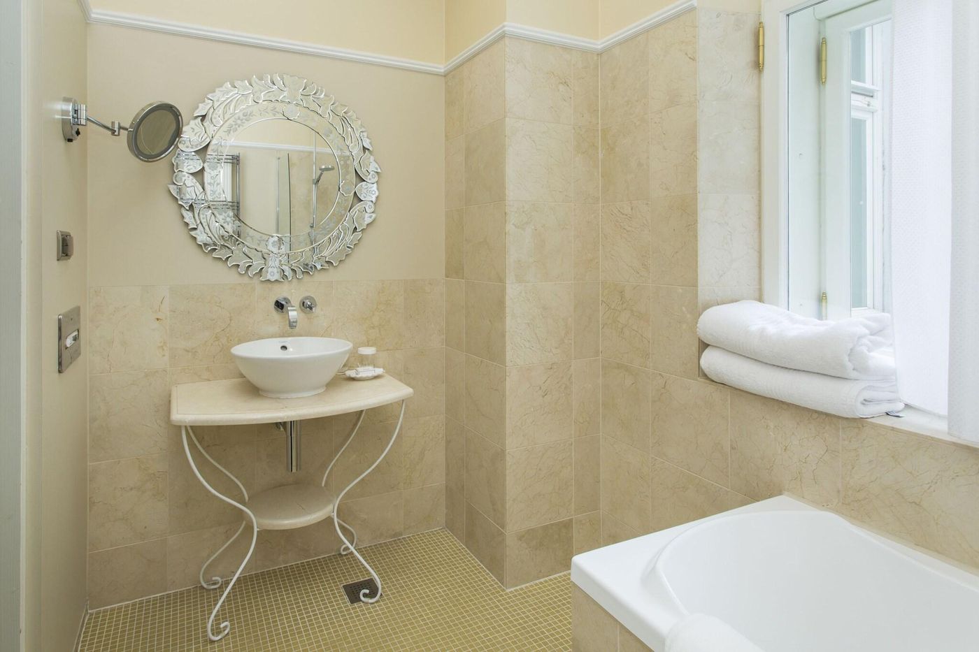 Hotel-Telegraaf--Autograph-Collection-Room-74