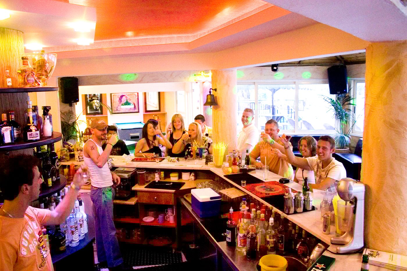 Paradise-Apartments-And-Studios-Bar-56