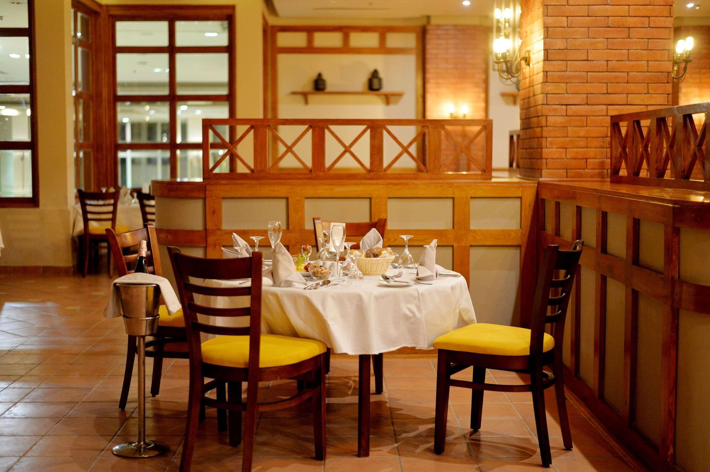 Aurora-Oriental-Resort-Restaurant-28