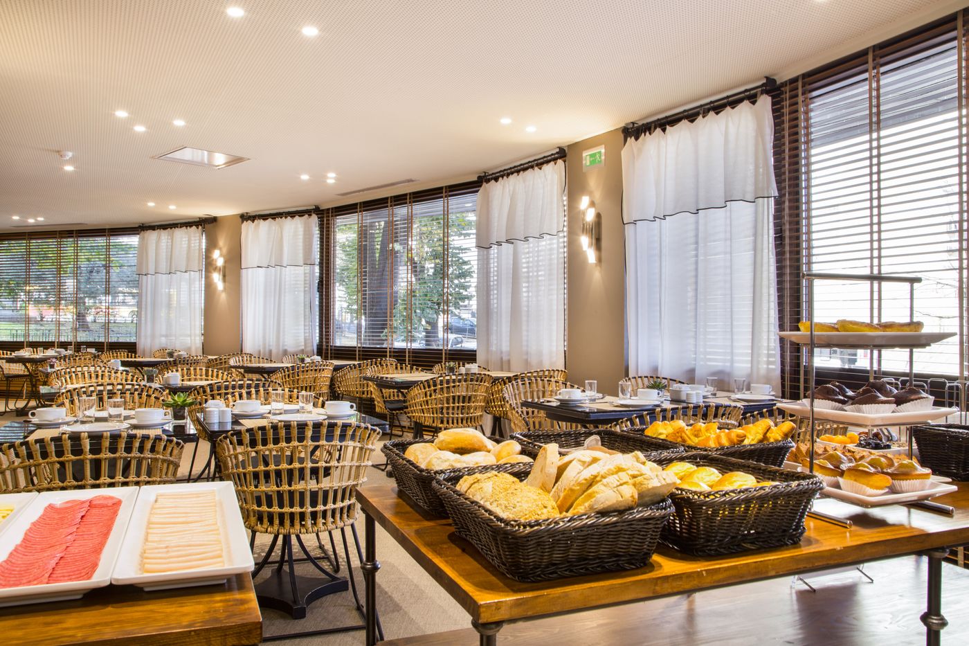 Dom-Carlos-Park-Restaurant-32