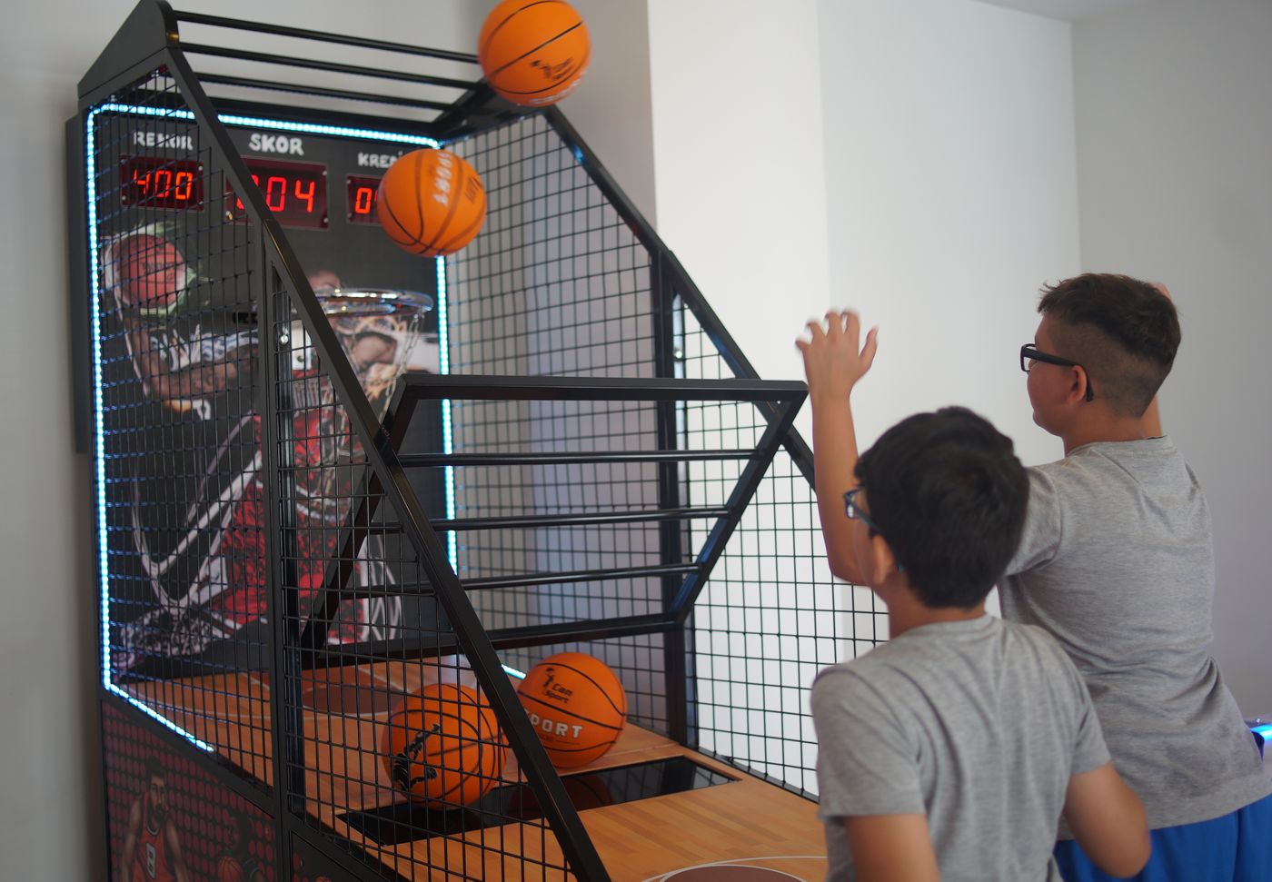 Club-Aqua-Plaza-Sports-and-Entertainment-66