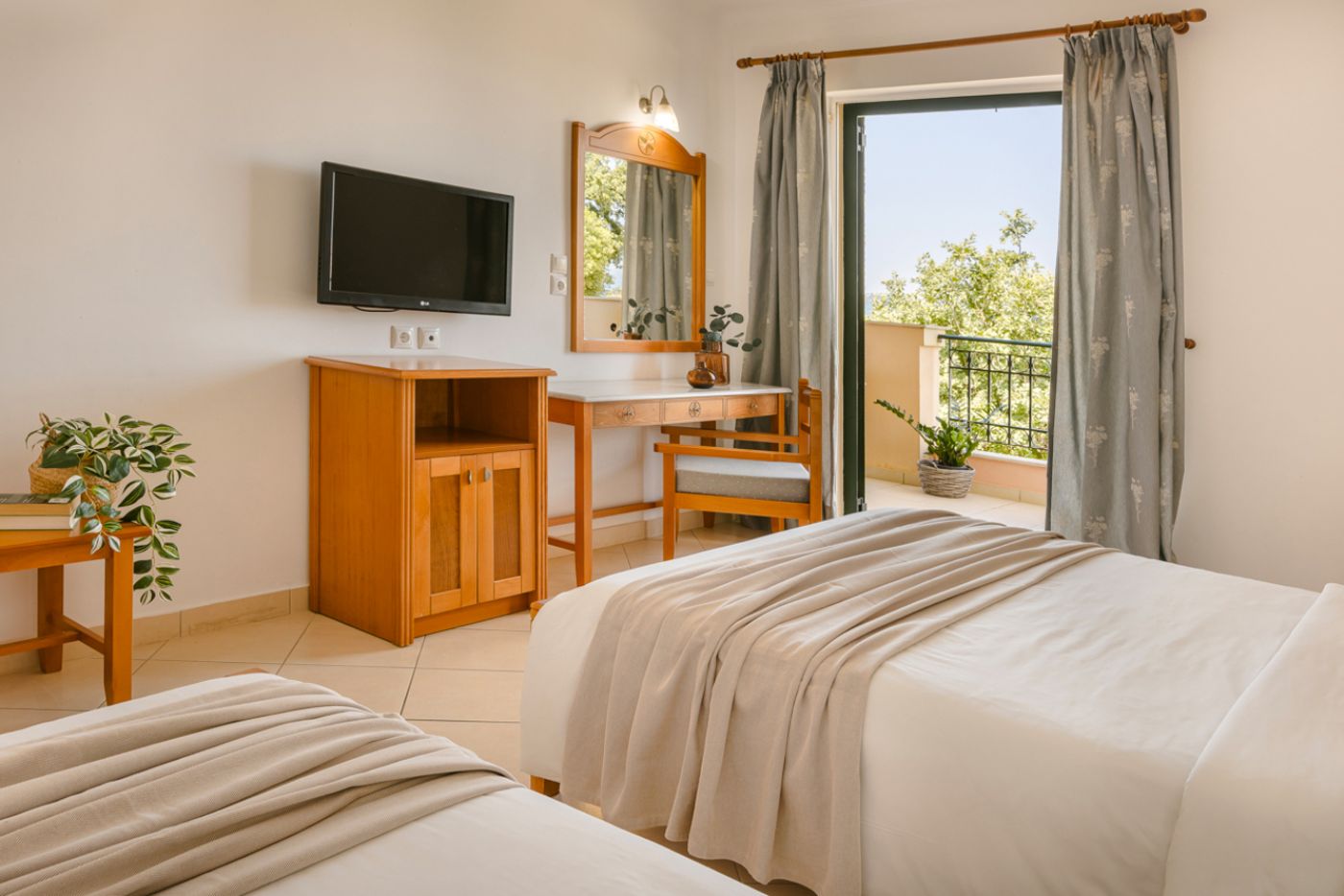 Century-Resort-Apartments-Room-44