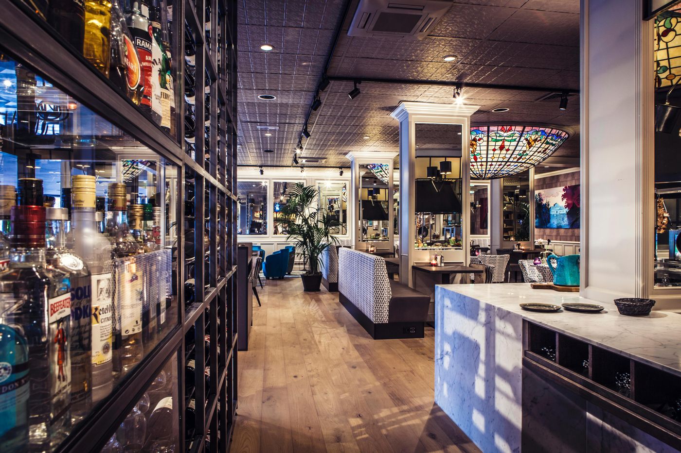 Carlton-Square-Restaurant-11